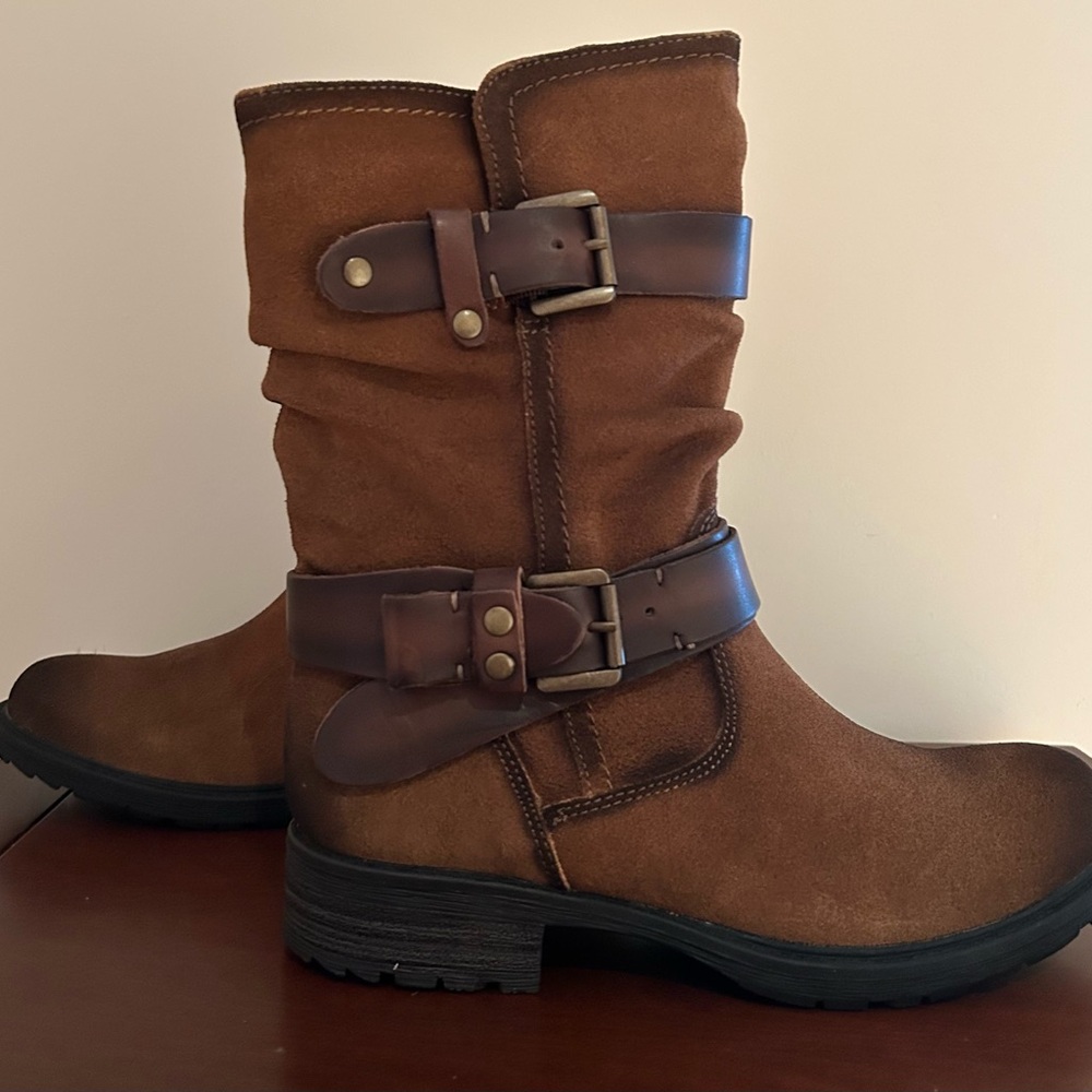 Earth Brown Suede Buckle Boots